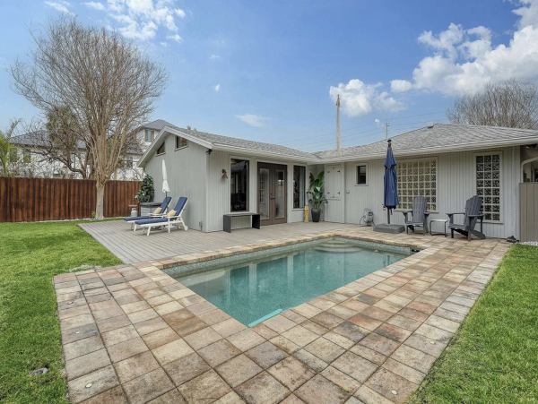 Lido Key Three Bedroom Vacation Home With Pool Walk To Beach